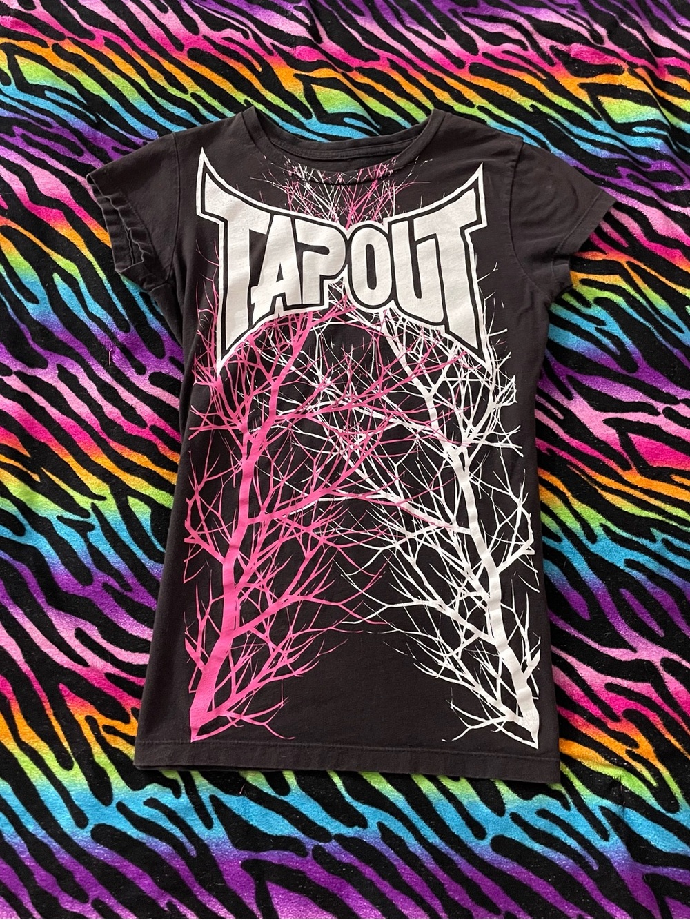 Y2k vintage rare Tapout Tee with Pink & White Graphic